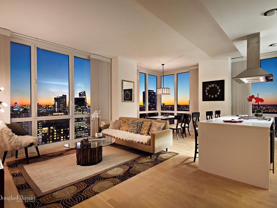 1st image of 247 W 46th St APT 4002