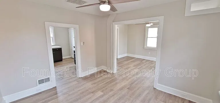 20 W Jackson St — Photo 6