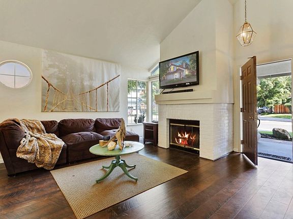 4th image of 1931 Silverberry St