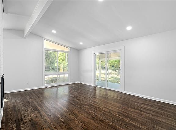 3rd image of 9820 Bennington Ave