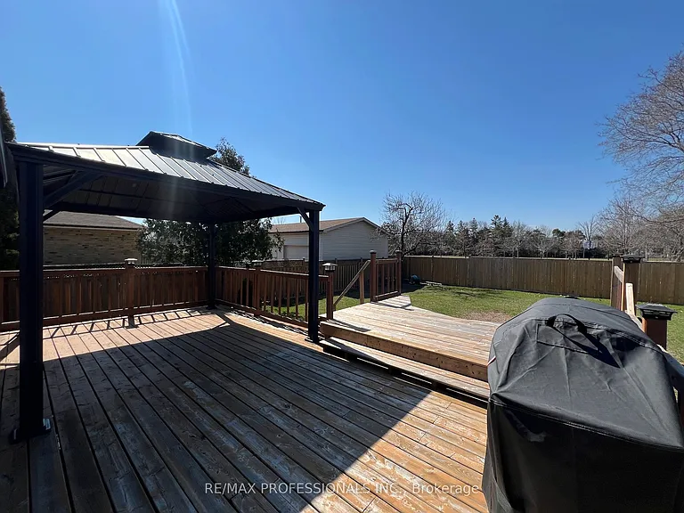 2504 Donnavale Dr — Photo 42