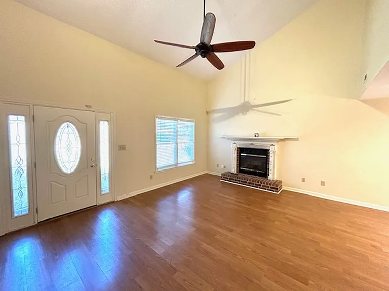 122 W Lake Cir — Photo 3