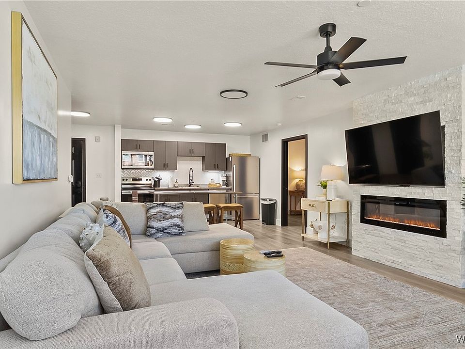 1st image of 680 6th Ave NE APT 1203