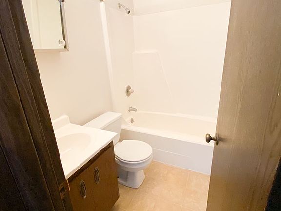 5th image of 215 1/2 Sheetz St APT 2