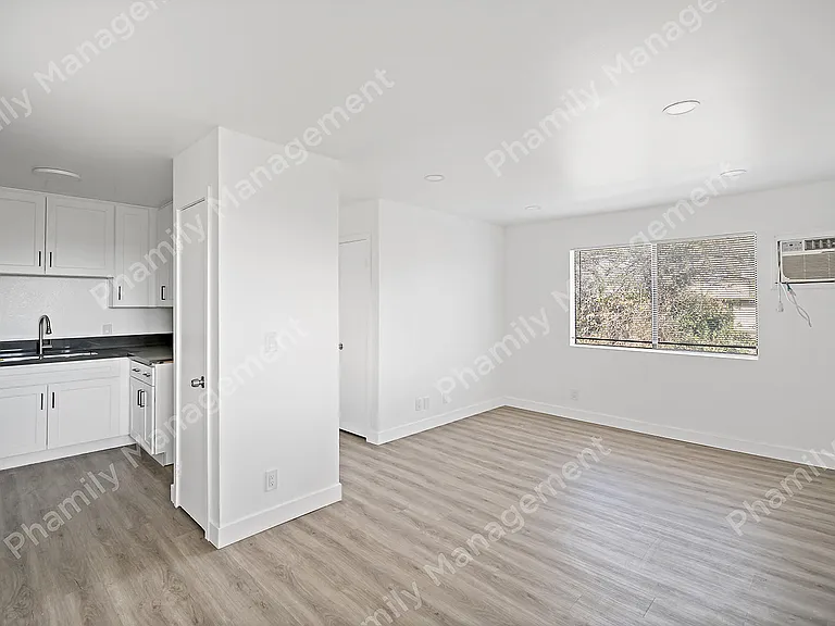 2538 Johnston St #11 — Photo 8