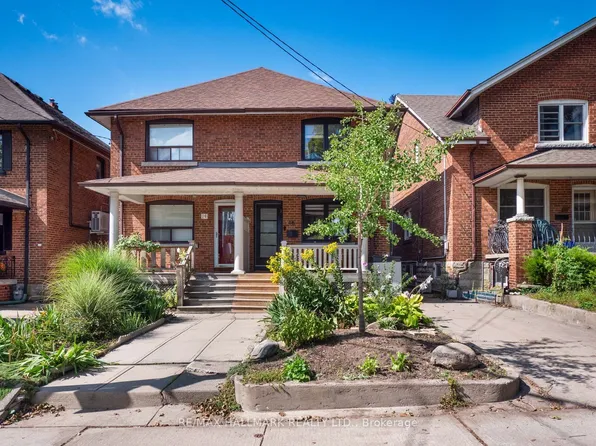 16 Hector Ave, Toronto, ON M6G 3G3