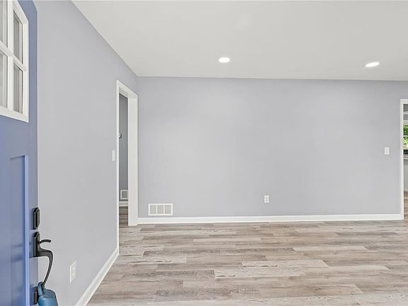 4th image of 2422 Fontaine Cir