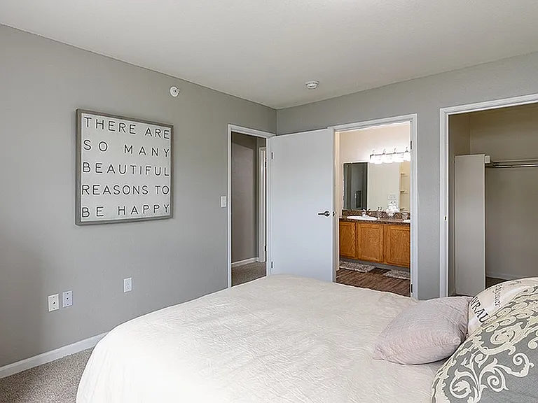 Central Park Apartments — Photo 8