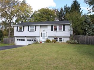 58 Blackwell Ln, Henrietta, NY 14467