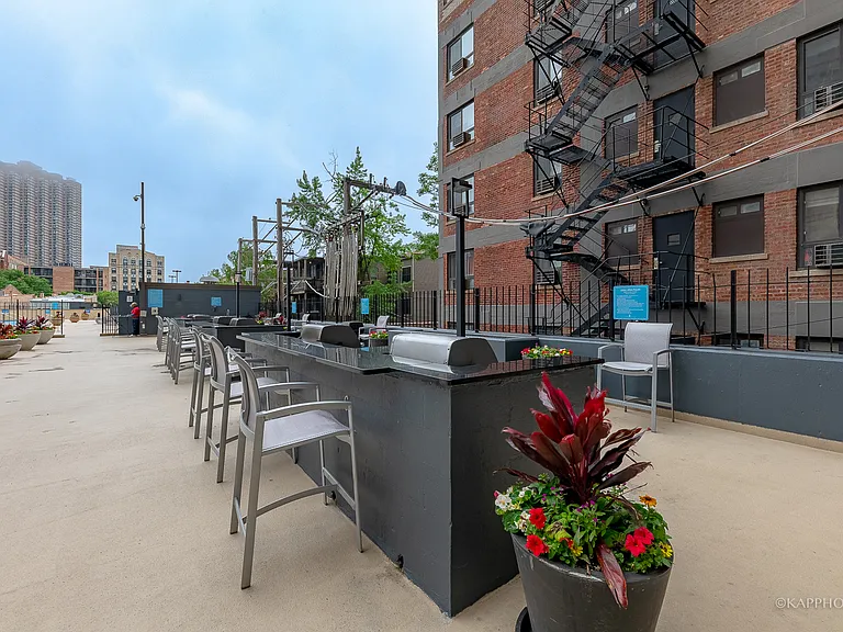 655 W Irving Park Rd #1417 — Photo 23