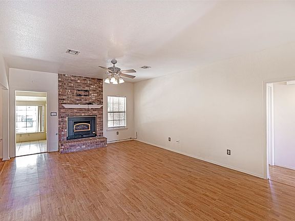 5th image of 3842 Basswood Dr