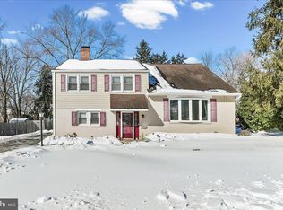 70 Weathervane Rd, Aston, PA 19014