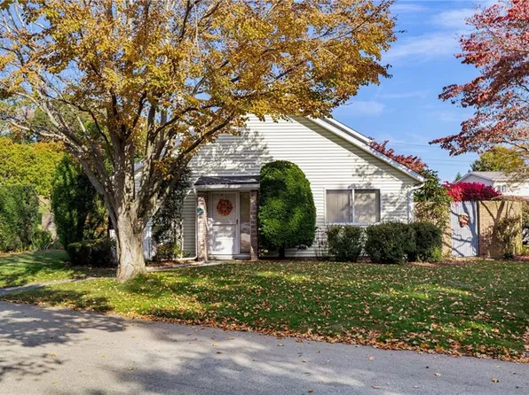988 Brighton Way, Warwick, RI 02886
