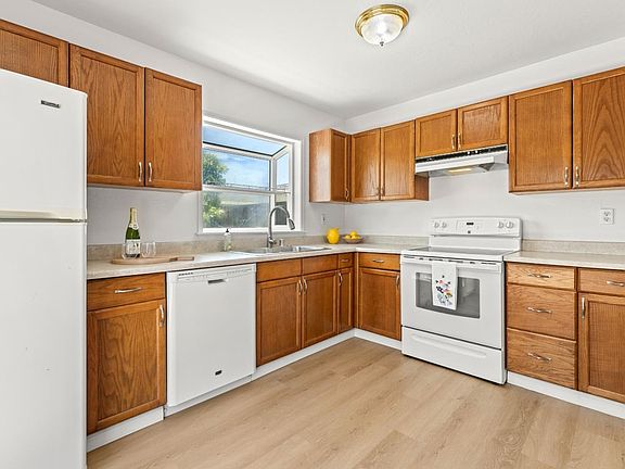 4th image of 330 Trescony St #B