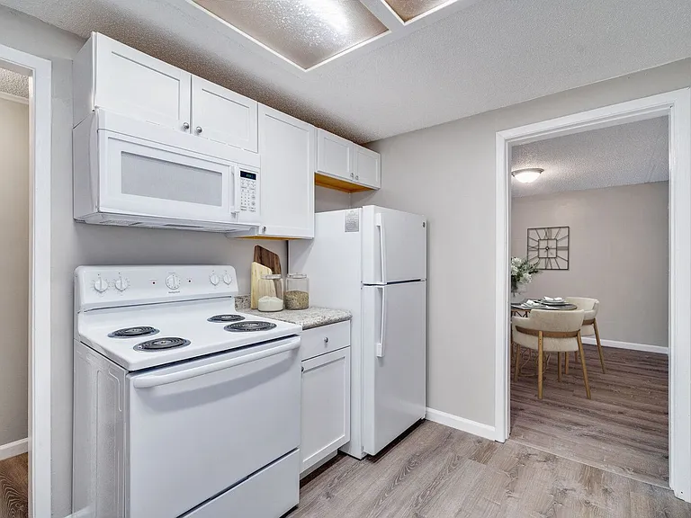 Meadowood Apartments — Photo 14
