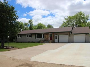 132 42nd St SW, Huron, SD 57350