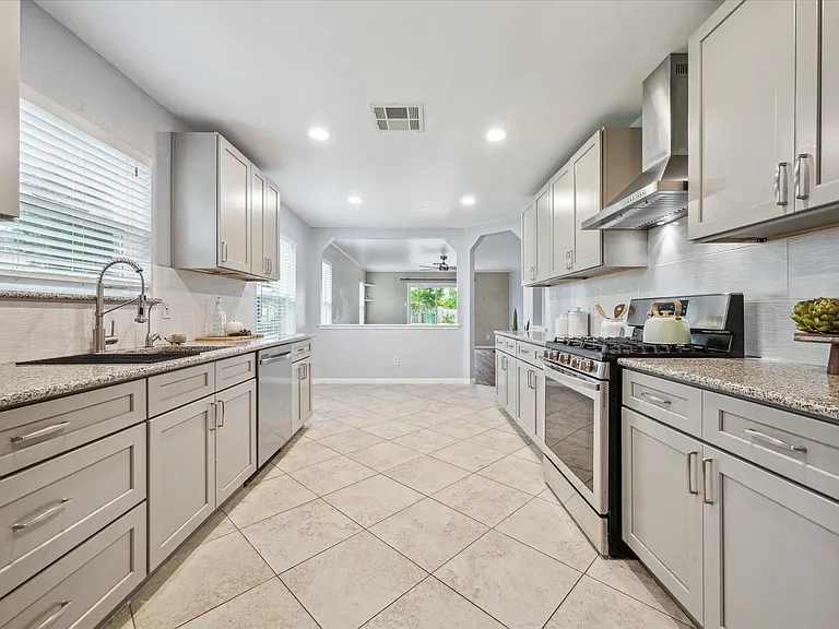 3402 Fox Ct — Photo 8