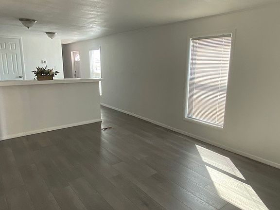 4th image of 3833 N Fairview Ave #108