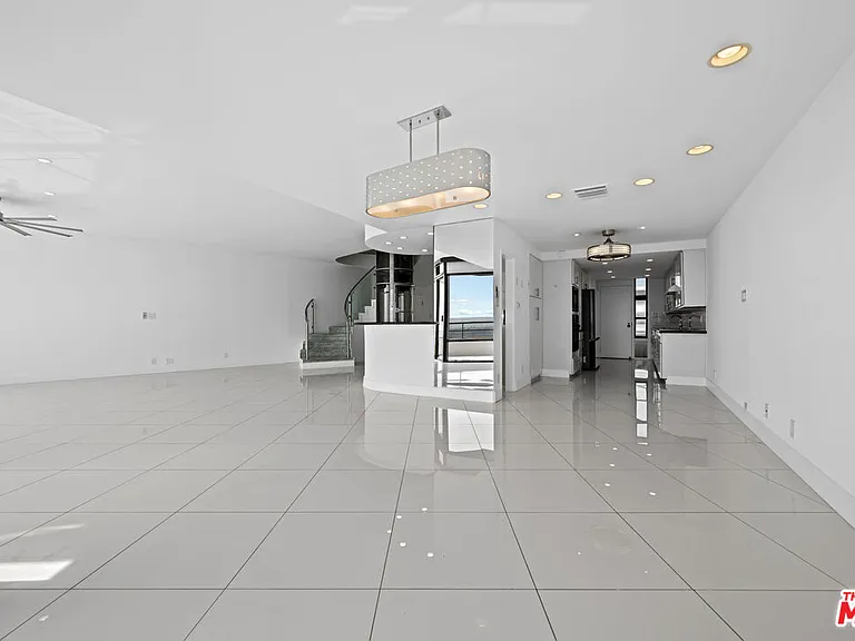 4267 Marina City Dr #Penthouse 4 — Photo 8