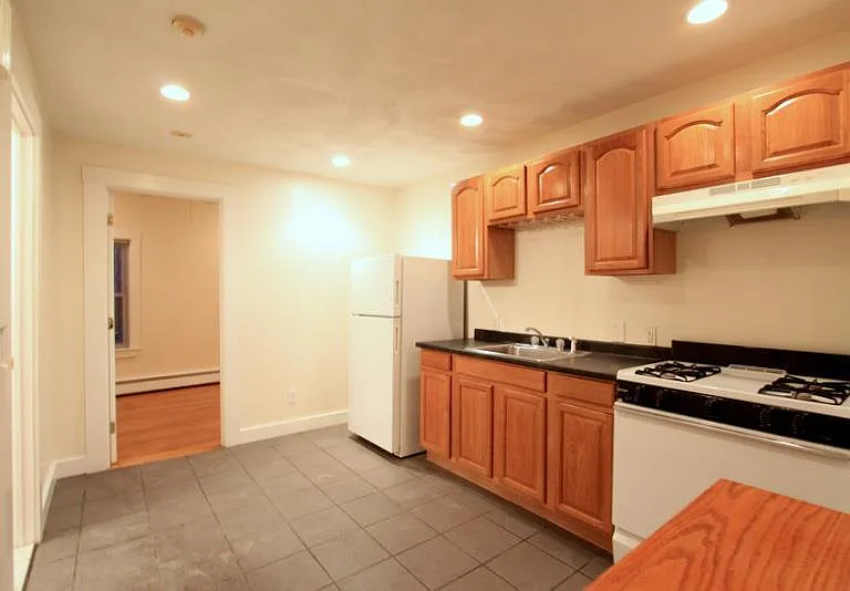 302A Highland Ave #A — Photo 6