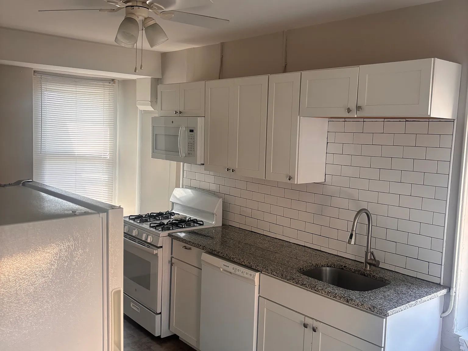 1 bed, 900 sqft, $1,600 — Photo 3
