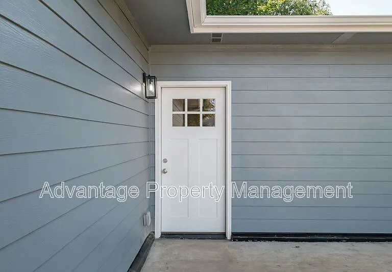 2190 SE Marion St — Photo 4