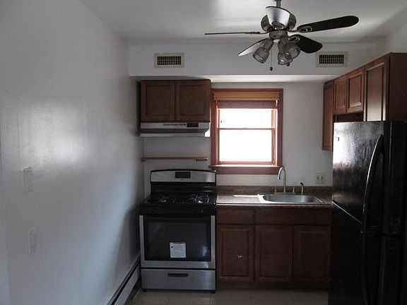 5th image of 132 Weed Ave