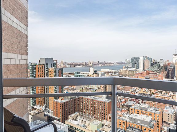 4th image of 500 W 43rd St APT 36D