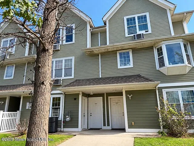 3 bed, 1.5 bath, 2040 sqft, $3,800 — Photo 2