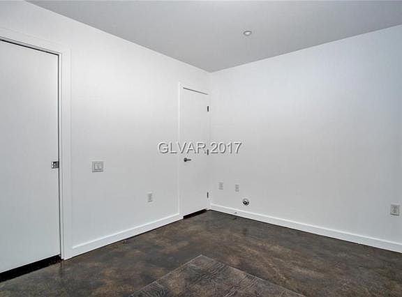 4th image of 01152 E Carson Ave