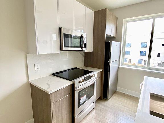 3rd image of 1522 N 8th St #3UPPER
