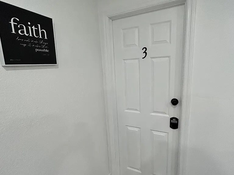 1605 N Gomez Ave — Photo 16