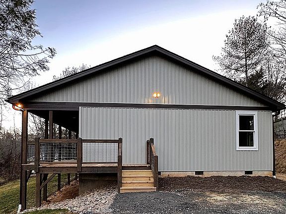 2nd image of 194 Pine Cove Ln