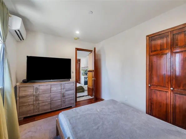 74-25 43rd Avenue image 4 of 20