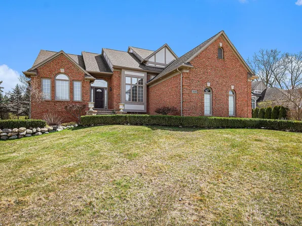 55568 N Kingsway Dr E, Utica, MI 48316