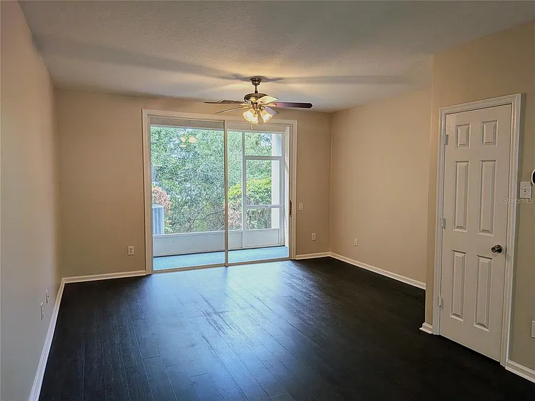 902 Vineland Pl — Photo 8