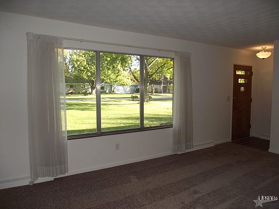 3rd image of 3808 Oak Park Dr