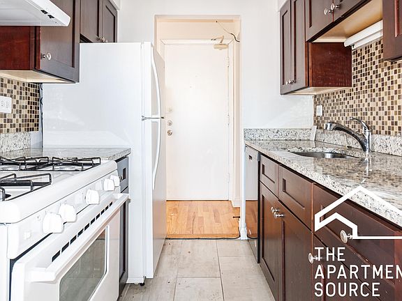 3rd image of 3710 N Pine Grove Ave APT 508