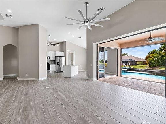 4th image of 4108 SW 19th Pl