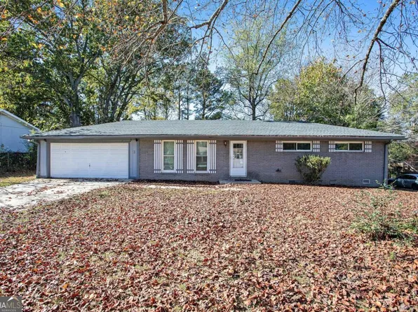 1370 E Stoneybrook Dr, Douglasville, GA 30134