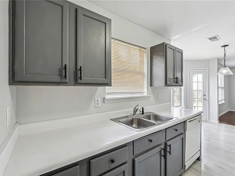 2205 Dresden Grn NW — Photo 11