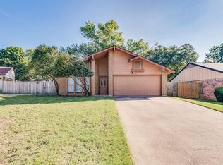 2604 Worth Forest Ct, Arlington, TX 76016