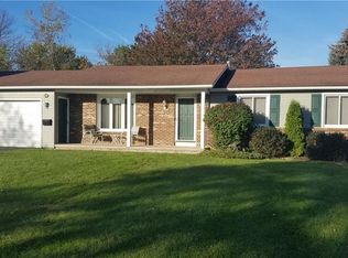 210 Applegrove Dr, Rochester, NY 14612