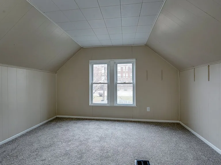 426 E Lake St — Photo 7