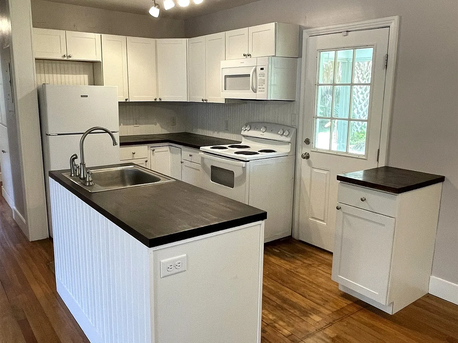 4 bed, 1431 sqft, $2,500 — Photo 4