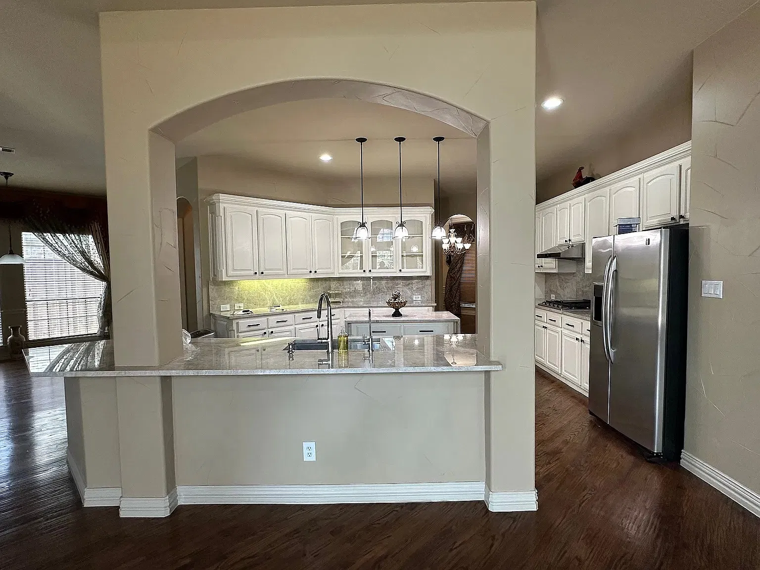 5 bed, 4455 sqft, $3,800 — Photo 2