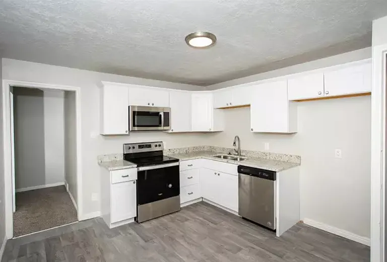396 N Center St — Photo 2