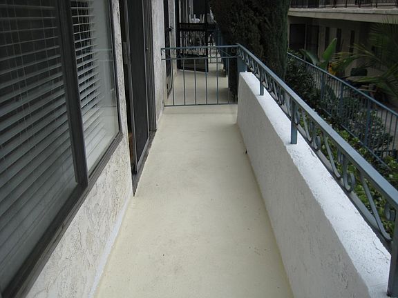 2nd image of 1426 N Fairfax Ave APT 2