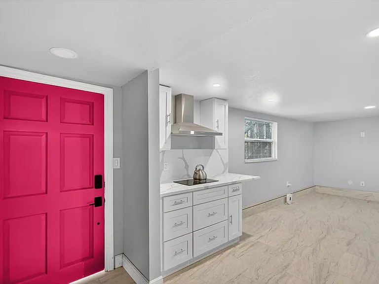 917 Mack Ave #1/2 — Photo 1