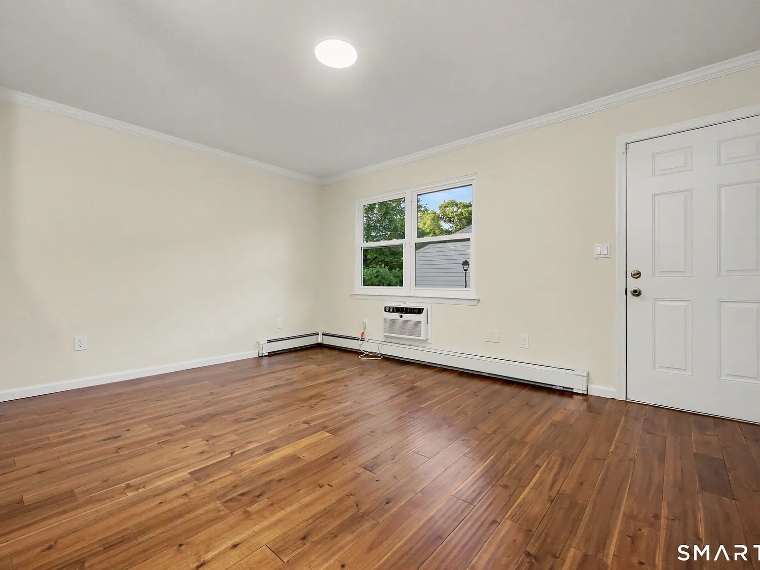 3 bed, 1.5 bath, 1092 sqft, $2,200 — Photo 2
